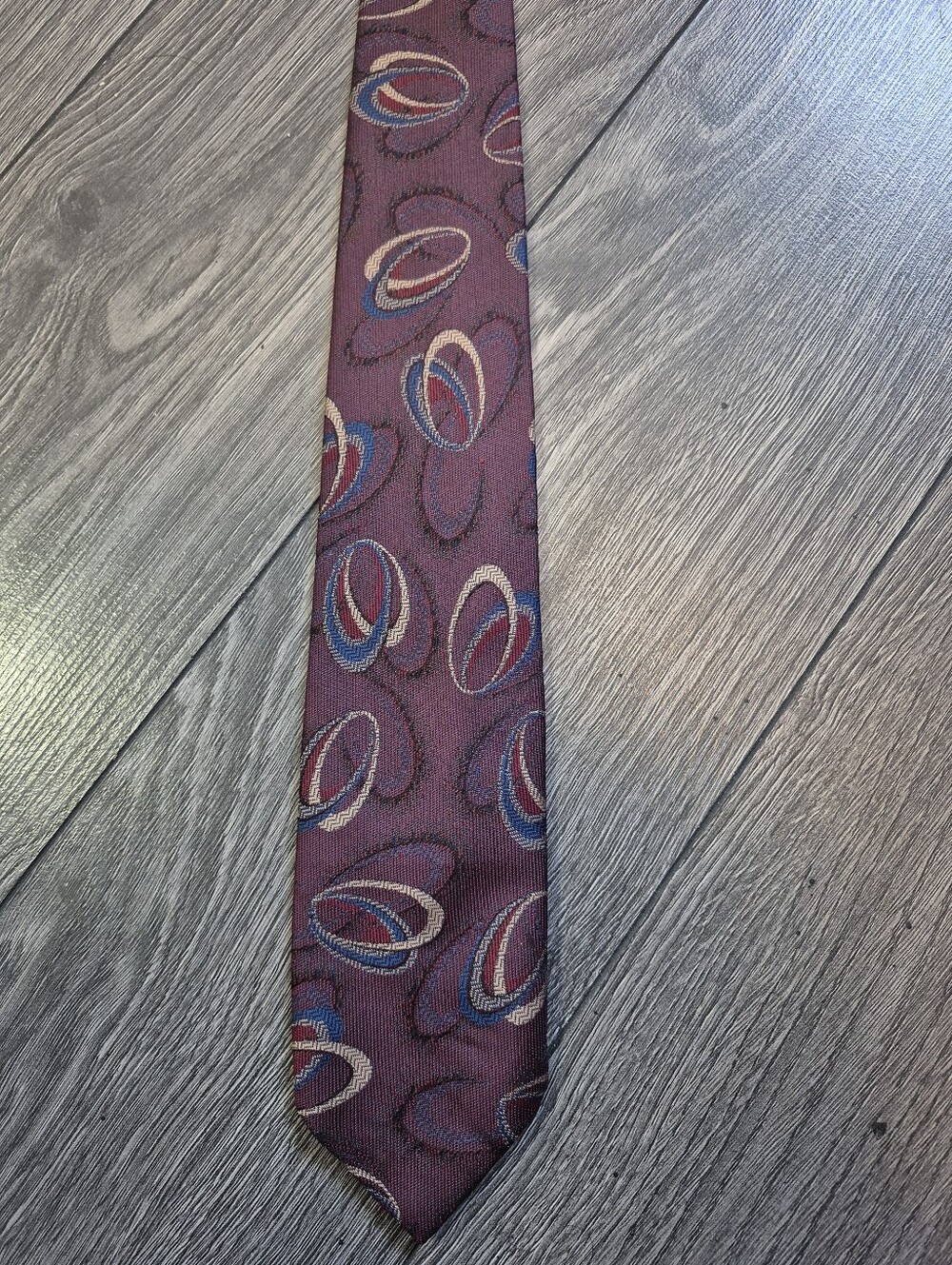 Vintage Comer Neckwear Abstract Geometric Silk-Look Polyester Tie Burgundy 90's